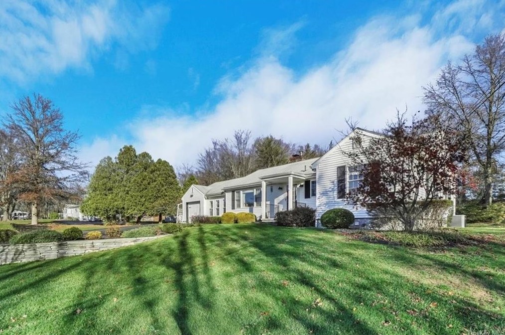 40 Rock Cut Rd, Newburgh NY  12550-2308 exterior