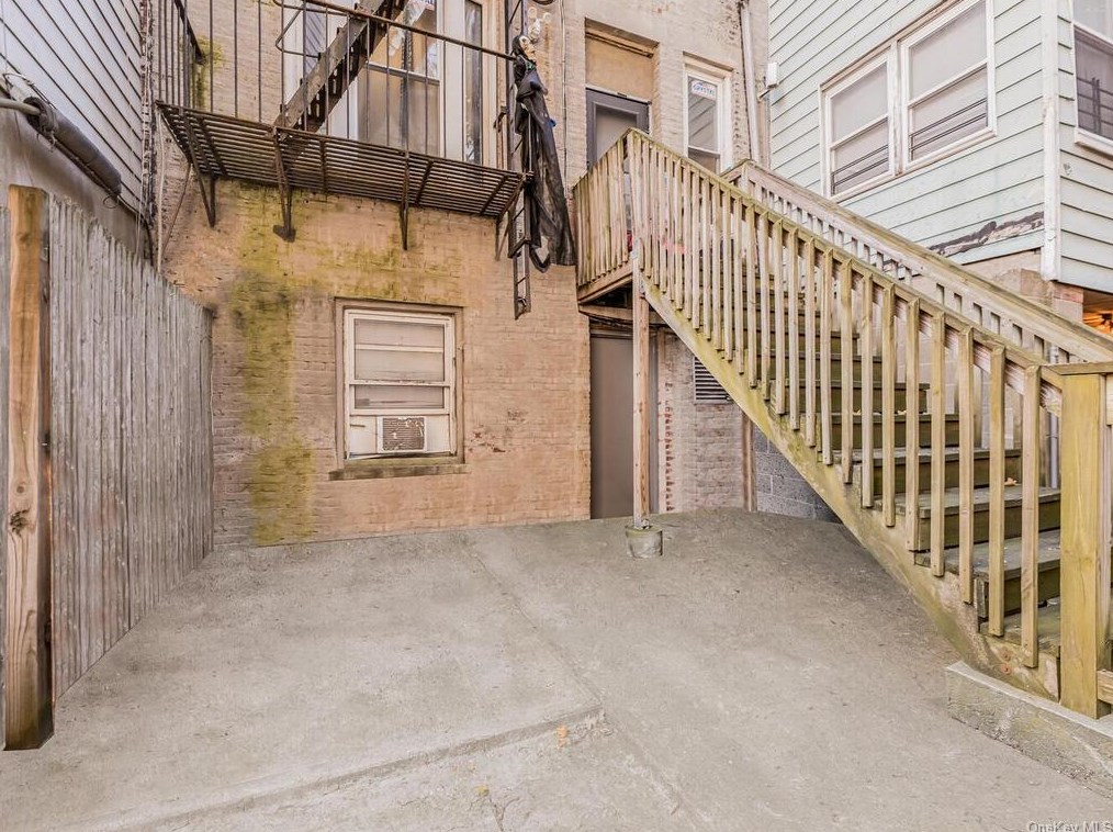 96 Elliott Ave, Yonkers NY 10705-2305 exterior