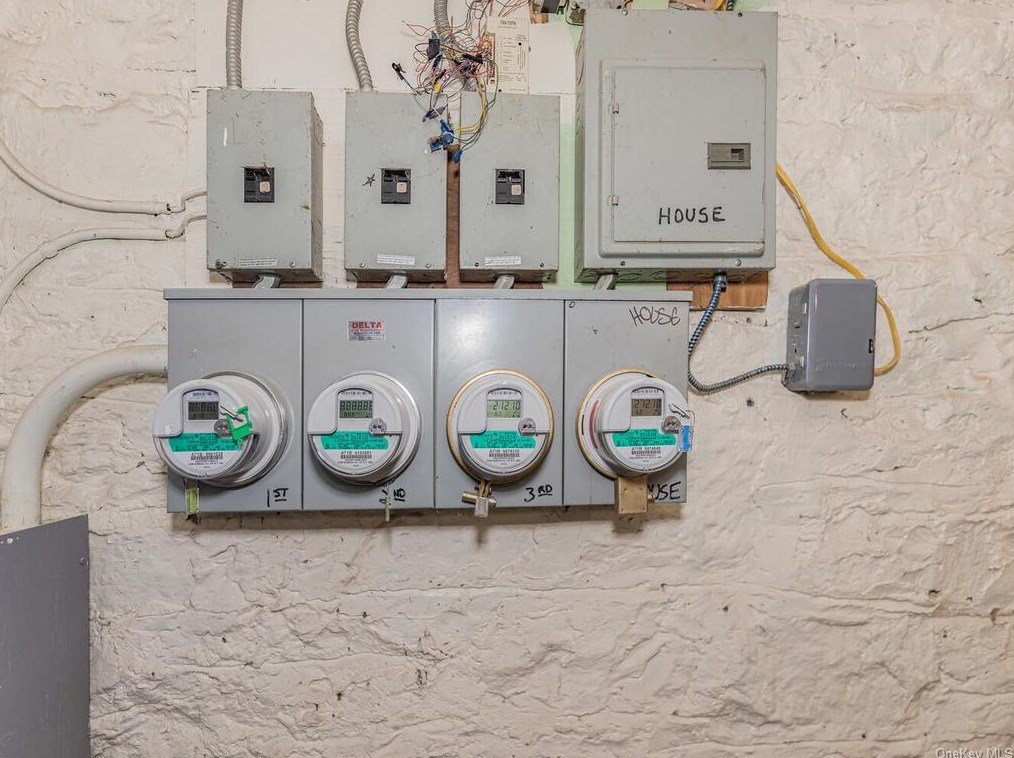 96 Elliott Ave, Yonkers NY 10705-2305 exterior