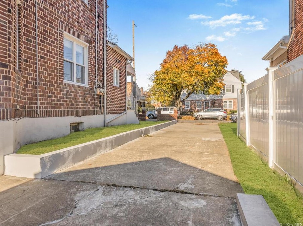 56 Crotty Ave, Yonkers NY 10704-2730 exterior