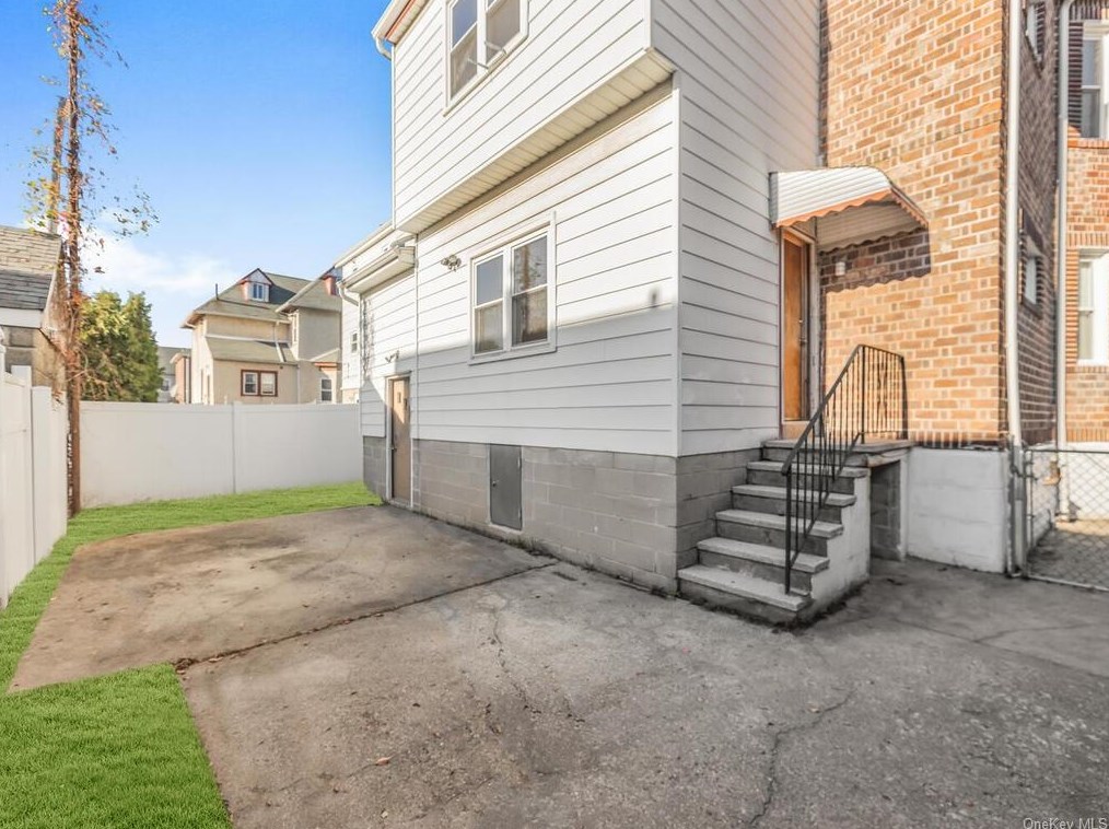 56 Crotty Ave, Yonkers NY 10704-2730 exterior