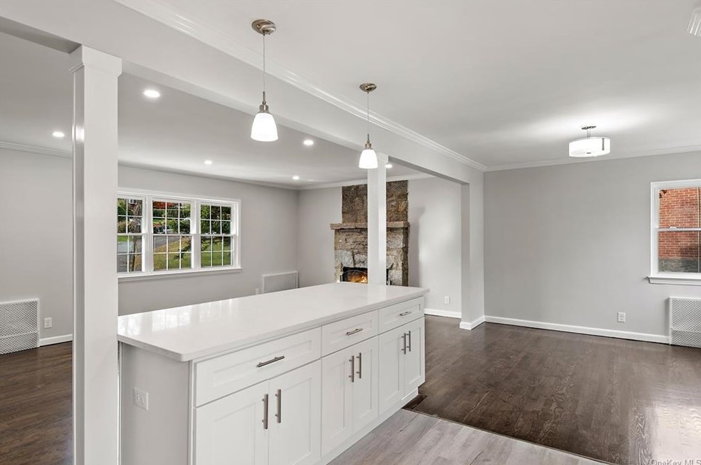 30 Roxbury Dr, Yonkers NY  10710-1816 exterior