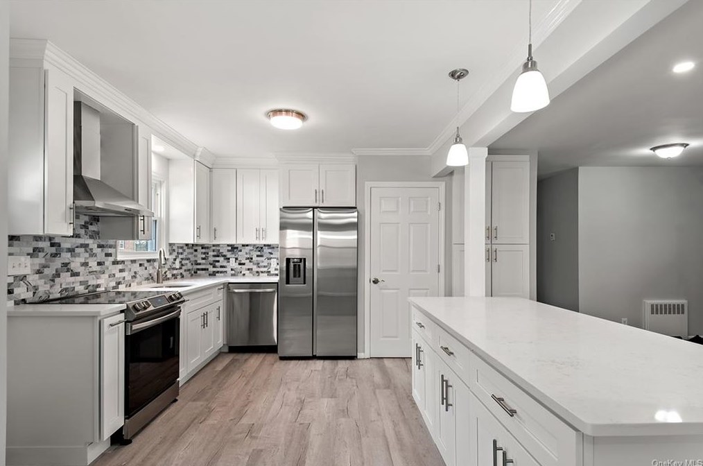 30 Roxbury Dr, Yonkers NY  10710-1816 exterior