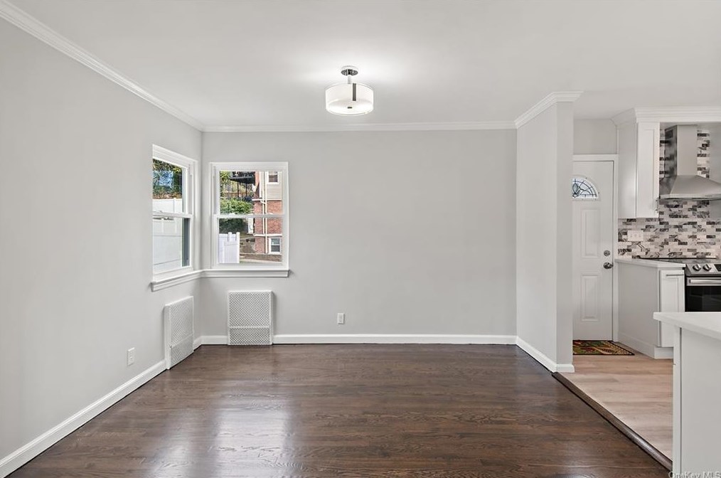 30 Roxbury Dr, Yonkers NY  10710-1816 exterior