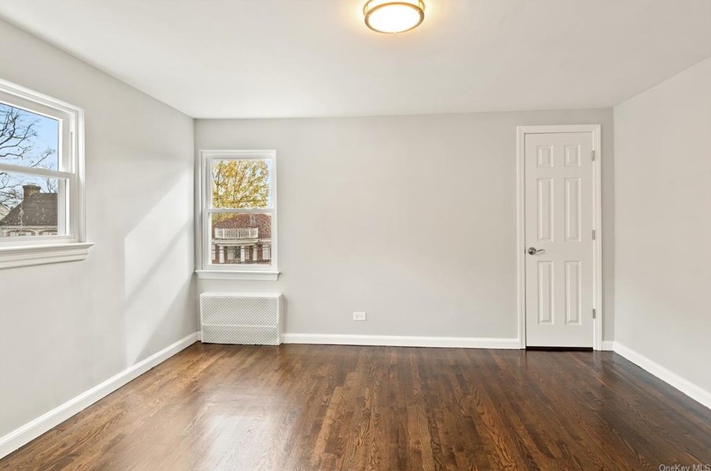 30 Roxbury Dr, Yonkers NY  10710-1816 exterior