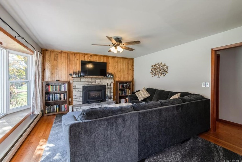 11 Stanley St, Poughkeepsie NY 12603-1429 exterior