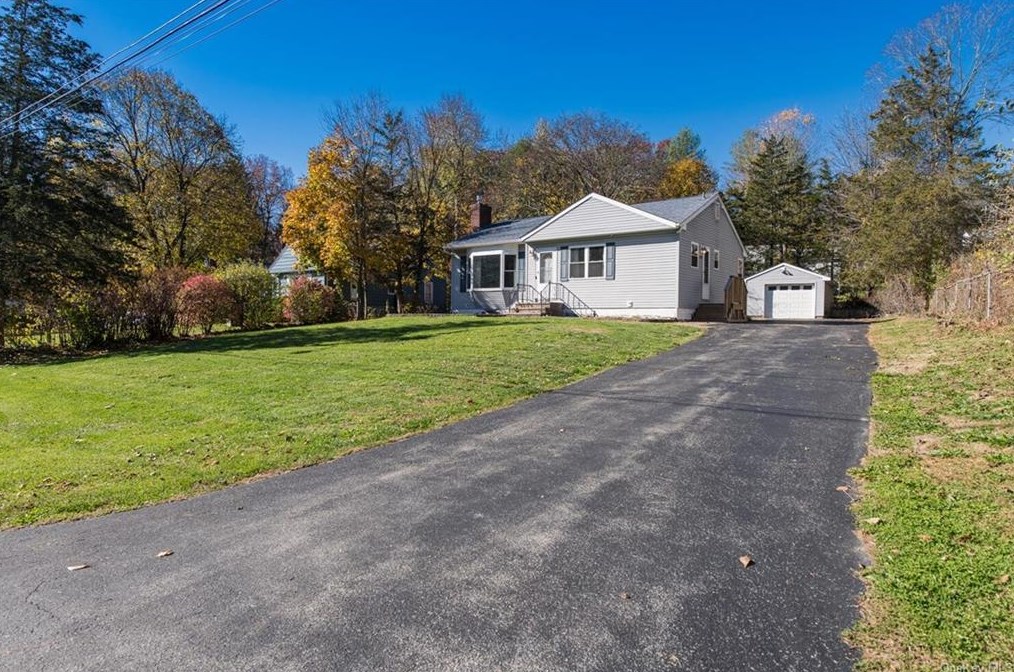 11 Stanley St, Poughkeepsie NY 12603-1429 exterior