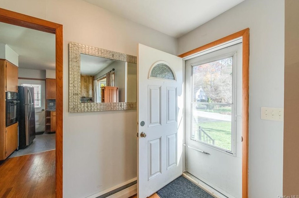 11 Stanley St, Poughkeepsie NY 12603-1429 exterior