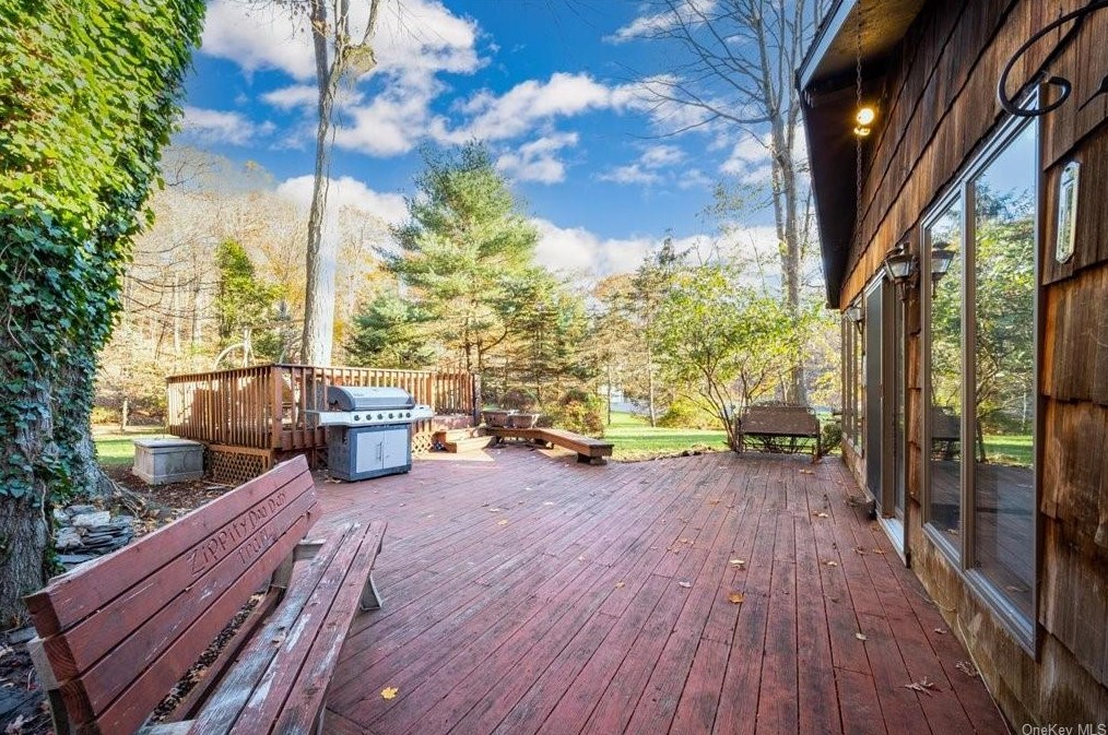 38 Old Sylvan Lake Rd, East Fishkill NY  12533-7434 exterior