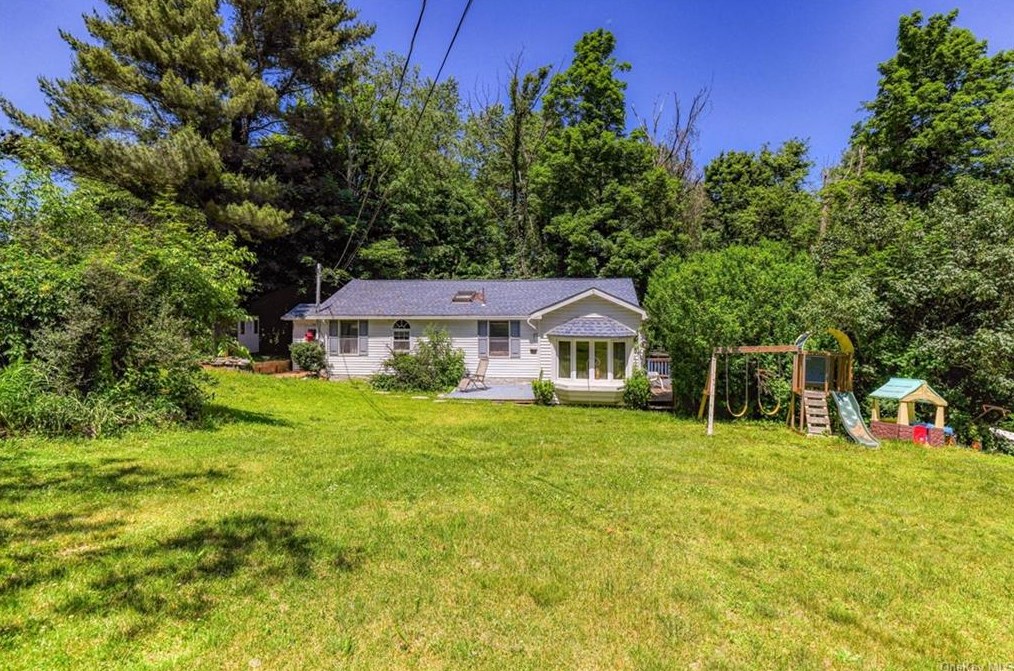 87 Highview Ter, Bloomingburg NY  12721-4316 exterior