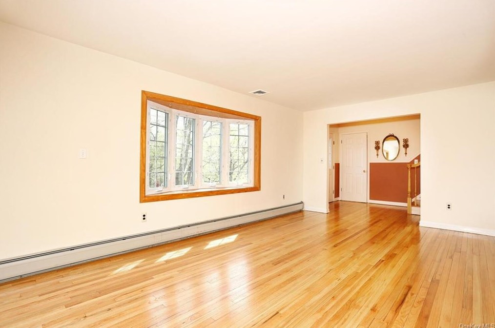 95 Violet Dr, Chestnut Ridge NY  10965-1212 exterior