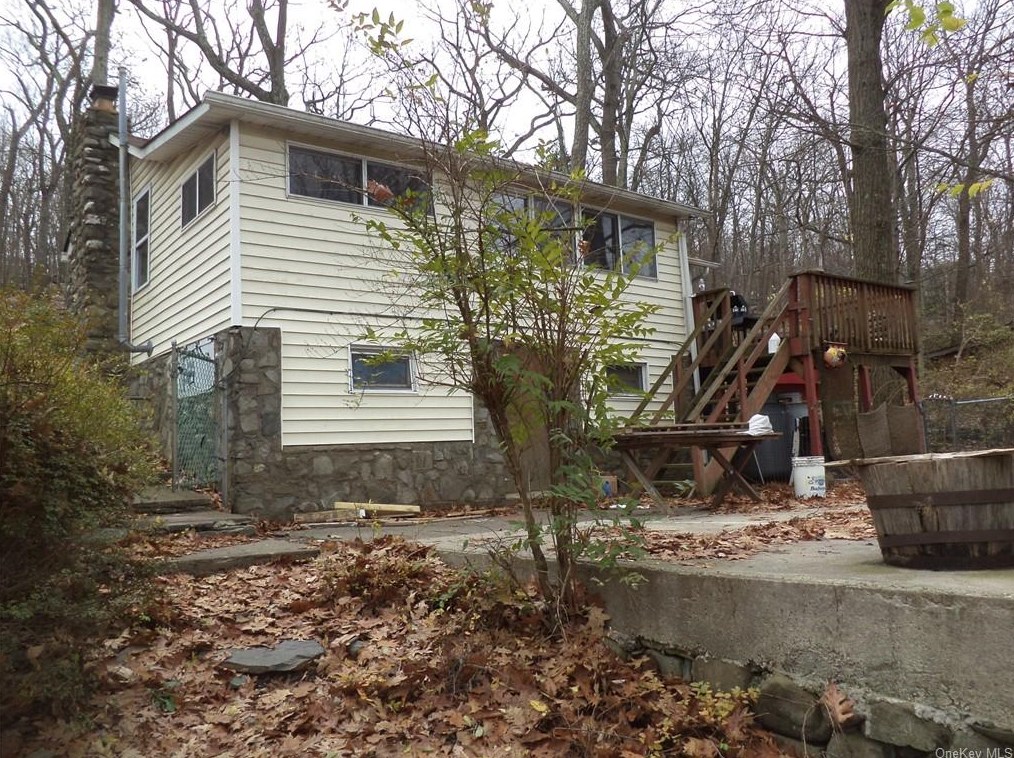 26 Oakwood Trl, Monroe NY  10950-6741 exterior