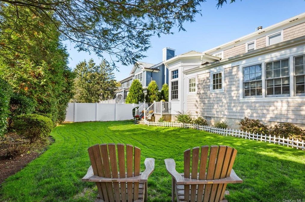 31 Brookdale Pl, Rye NY 10580-2702 exterior