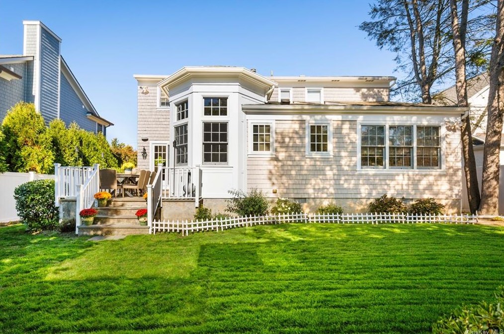 31 Brookdale Pl, Rye NY 10580-2702 exterior