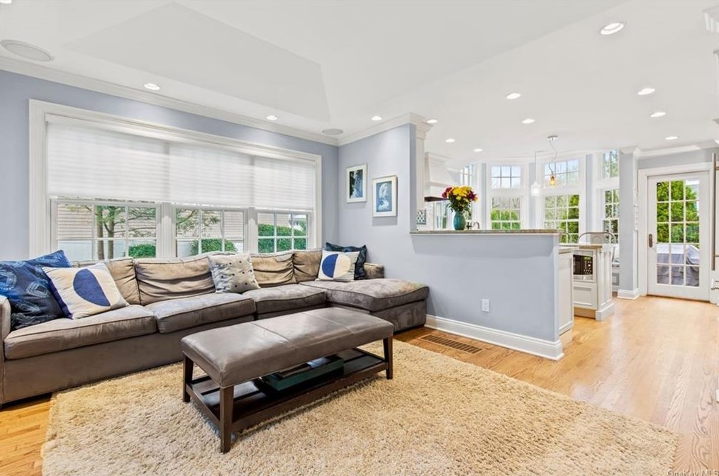 31 Brookdale Pl, Rye NY 10580-2702 exterior