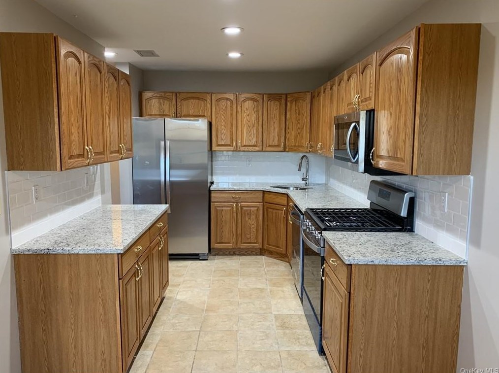 15 Crystal Hill Dr, Mount Ivy NY  10970-2601 exterior