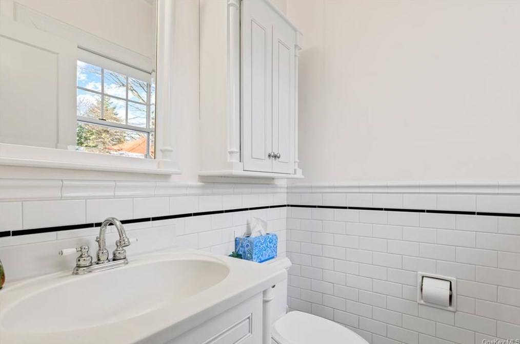 7 Wainwright St, Rye NY  10580-3711 exterior