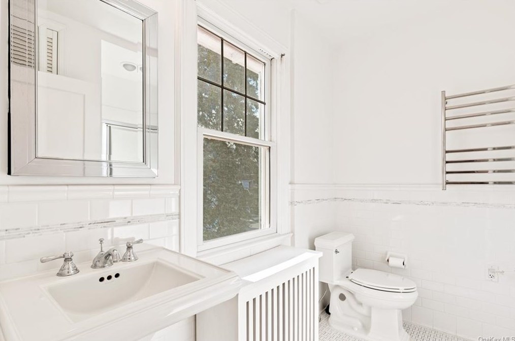7 Wainwright St, Rye NY  10580-3711 exterior
