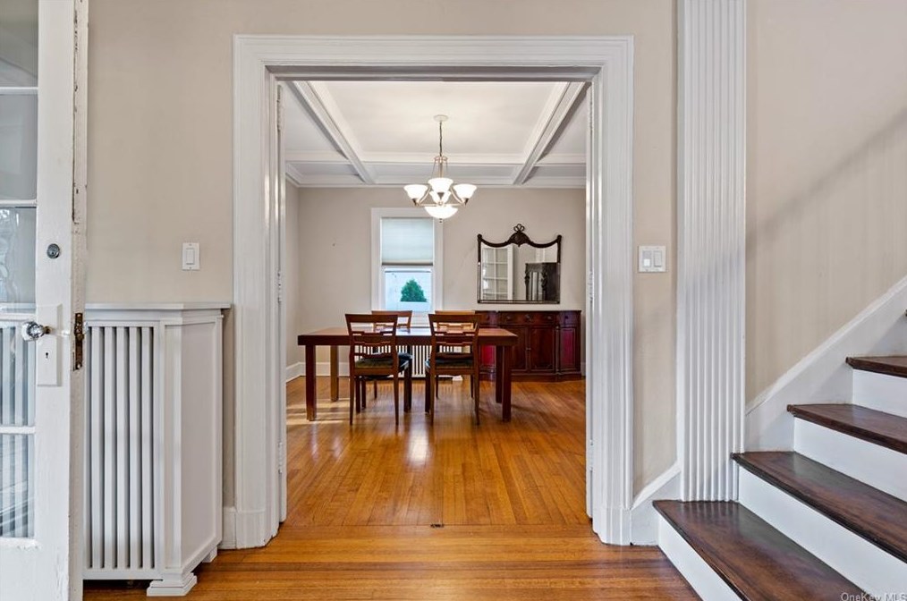 7 Wainwright St, Rye NY  10580-3711 exterior