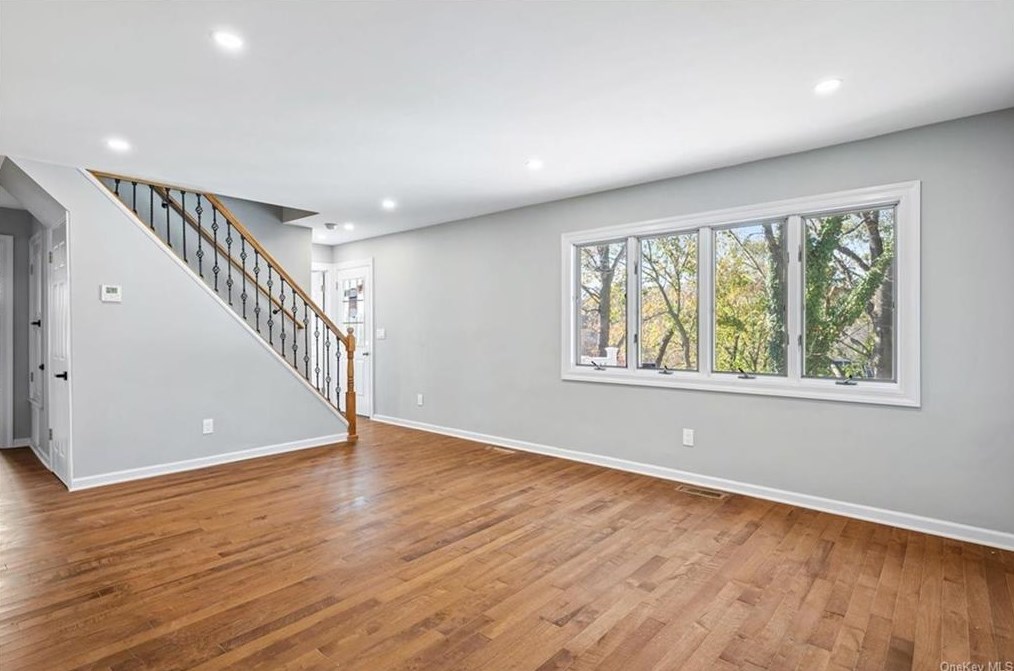 13 Newkirk Rd, Yonkers NY  10710-3517 exterior