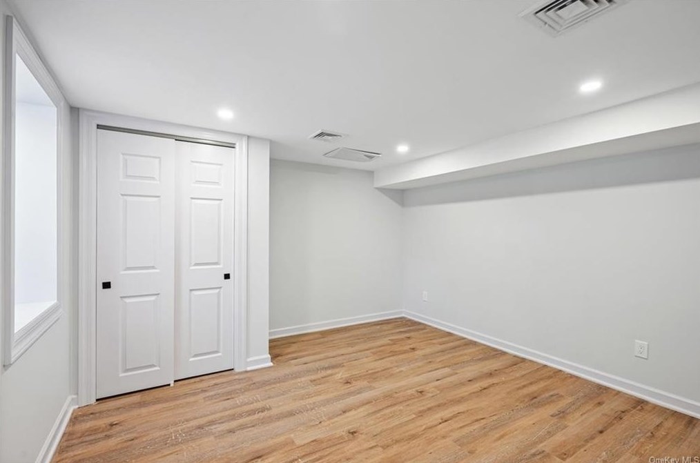 13 Newkirk Rd, Yonkers NY  10710-3517 exterior