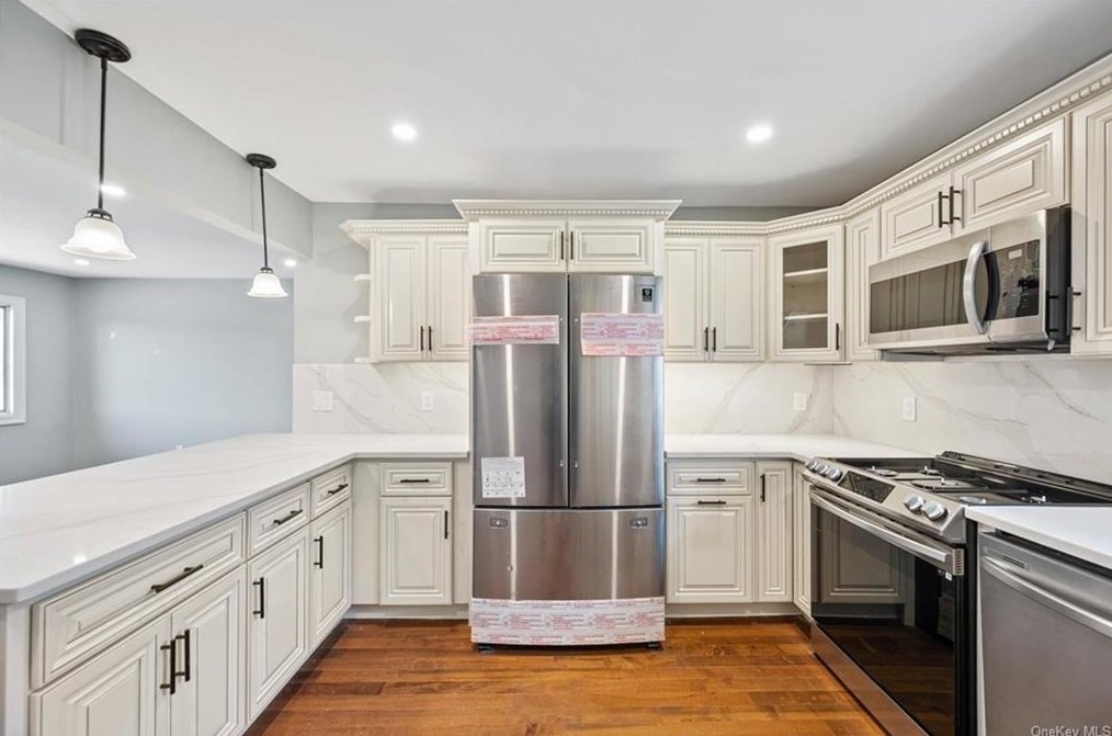 13 Newkirk Rd, Yonkers NY  10710-3517 exterior