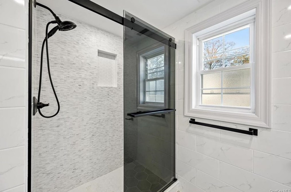 13 Newkirk Rd, Yonkers NY  10710-3517 exterior