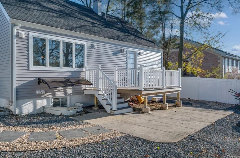 13 Newkirk Rd, Yonkers NY  10710-3517 exterior