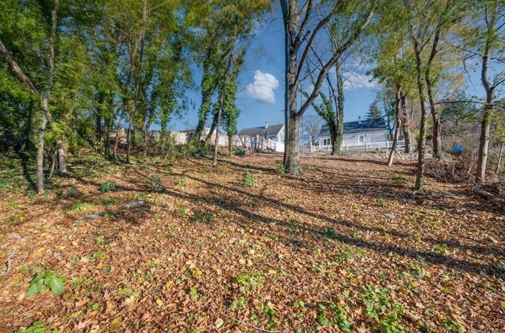 13 Newkirk Rd, Yonkers NY  10710-3517 exterior