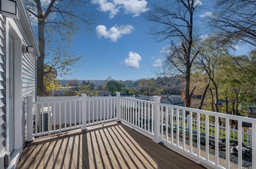 13 Newkirk Rd, Yonkers NY  10710-3517 exterior