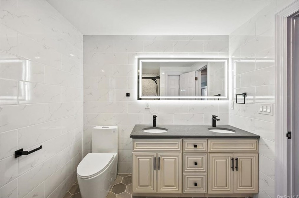 13 Newkirk Rd, Yonkers NY  10710-3517 exterior