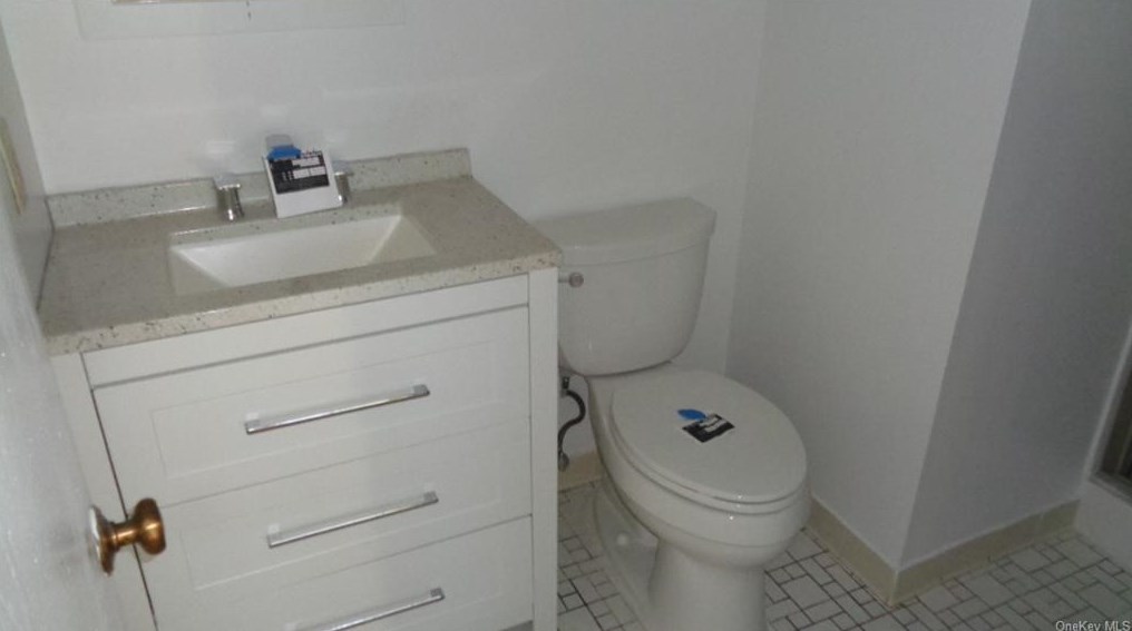 121 Foxwood Cir, Mount Kisco NY  10549-1133 exterior