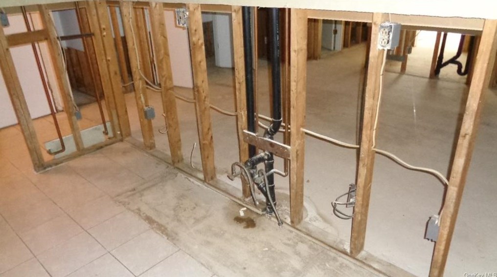 121 Foxwood Cir, Mount Kisco NY  10549-1130 exterior