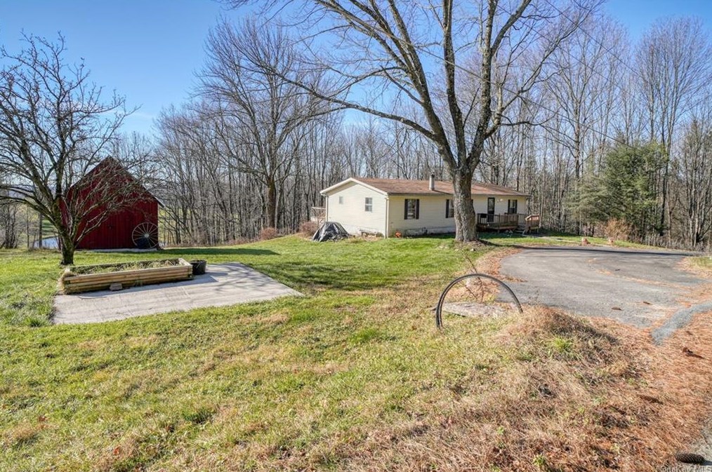 56 Hemmer Rd, Jeffersonville NY  12748-5406 exterior