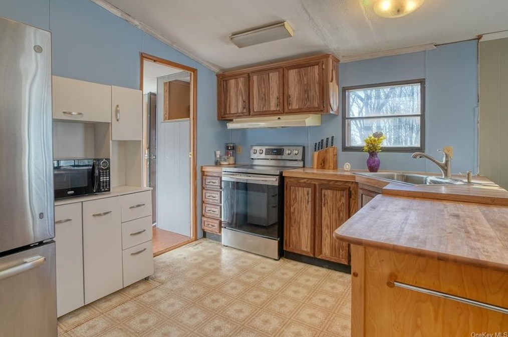 56 Hemmer Rd, Jeffersonville NY  12748-5406 exterior