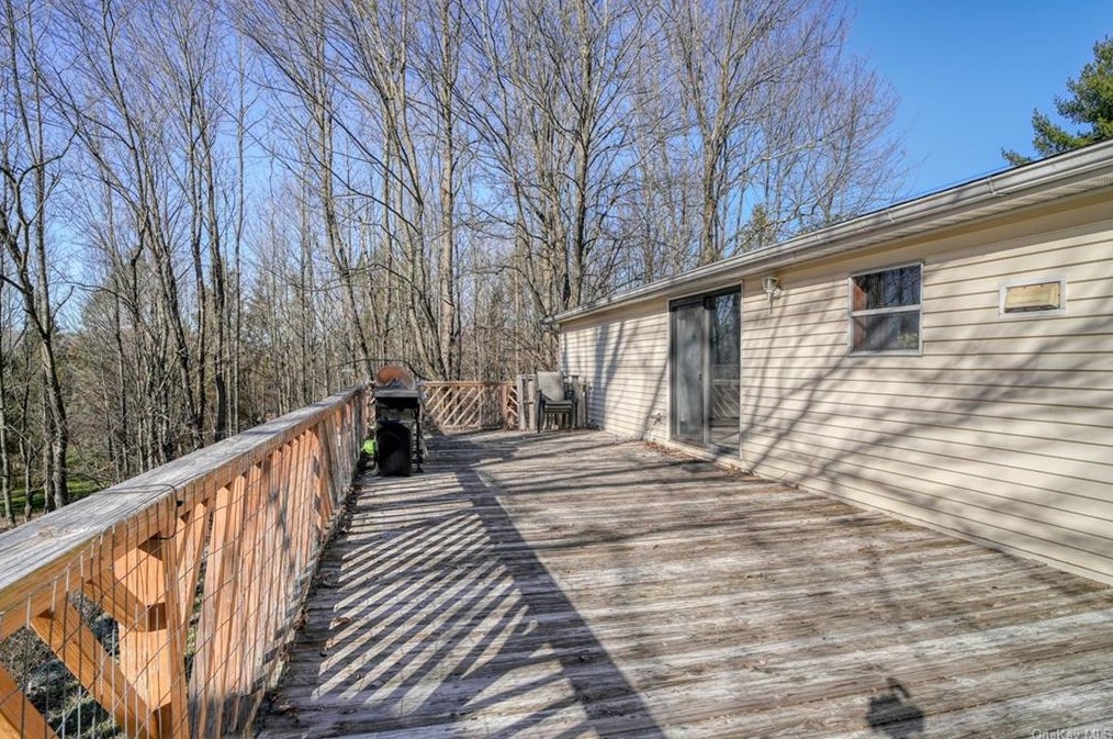 56 Hemmer Rd, Jeffersonville NY  12748-5406 exterior