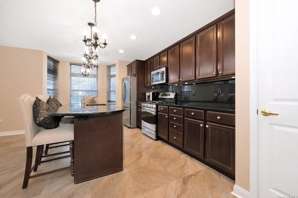 3308 Leeward Dr, Haverstraw NY  10927-2129 exterior