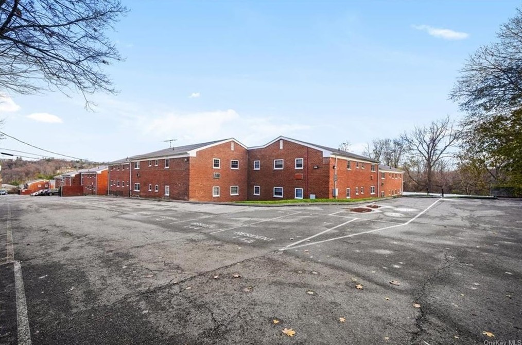 1879 Crompond Rd, Peekskill NY 10566-4115 exterior