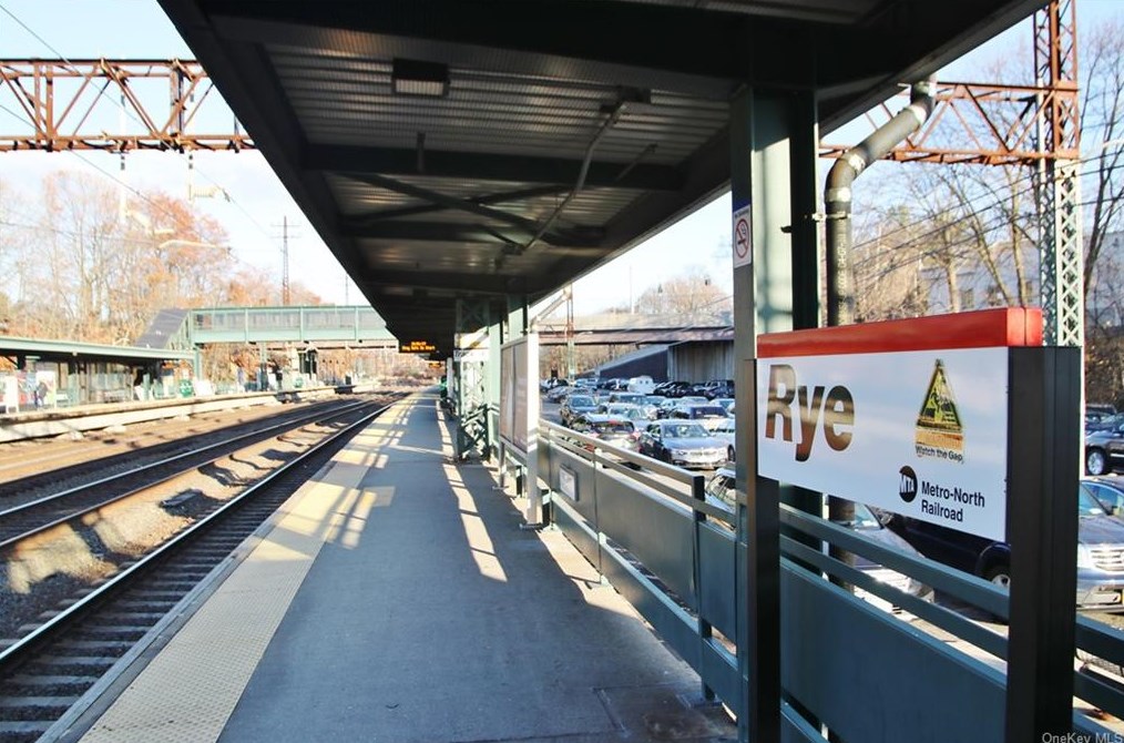 5 Laurel St, Rye NY  10580-2803 exterior