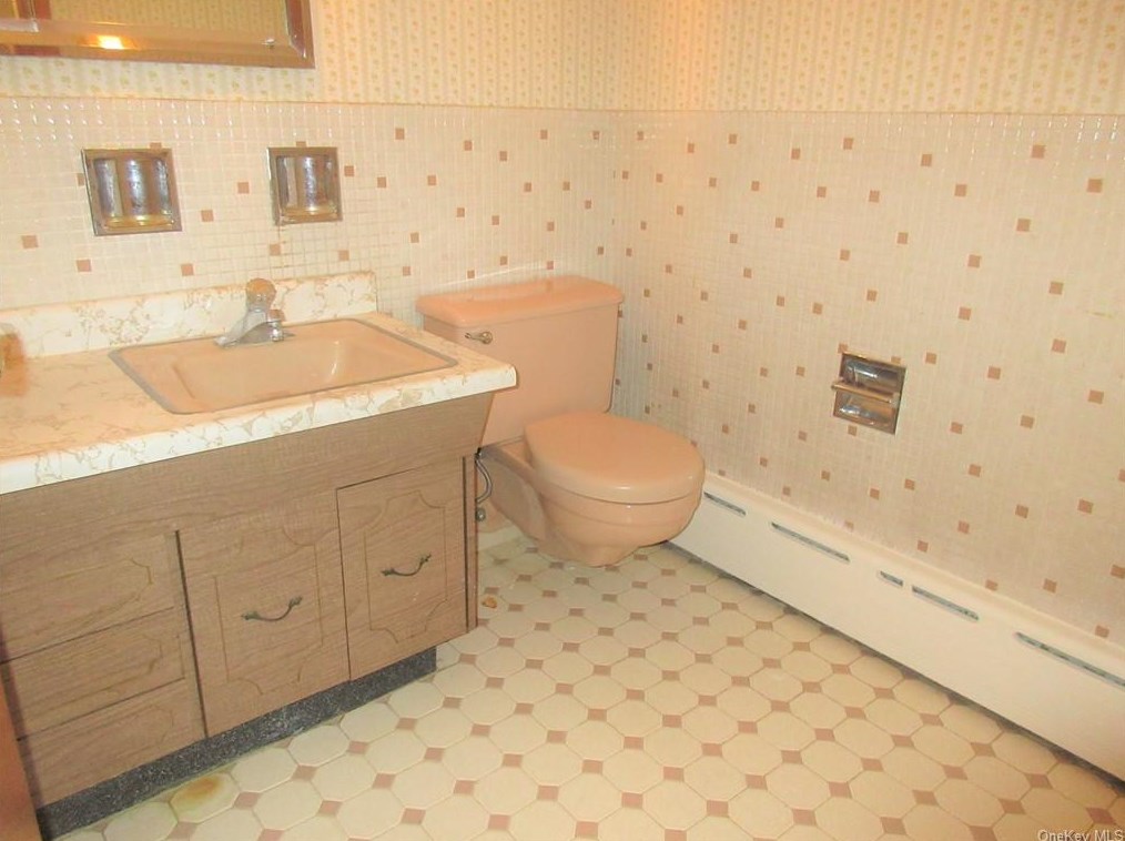 27 Adams Ct, Kent Lakes NY  10512-3000 exterior