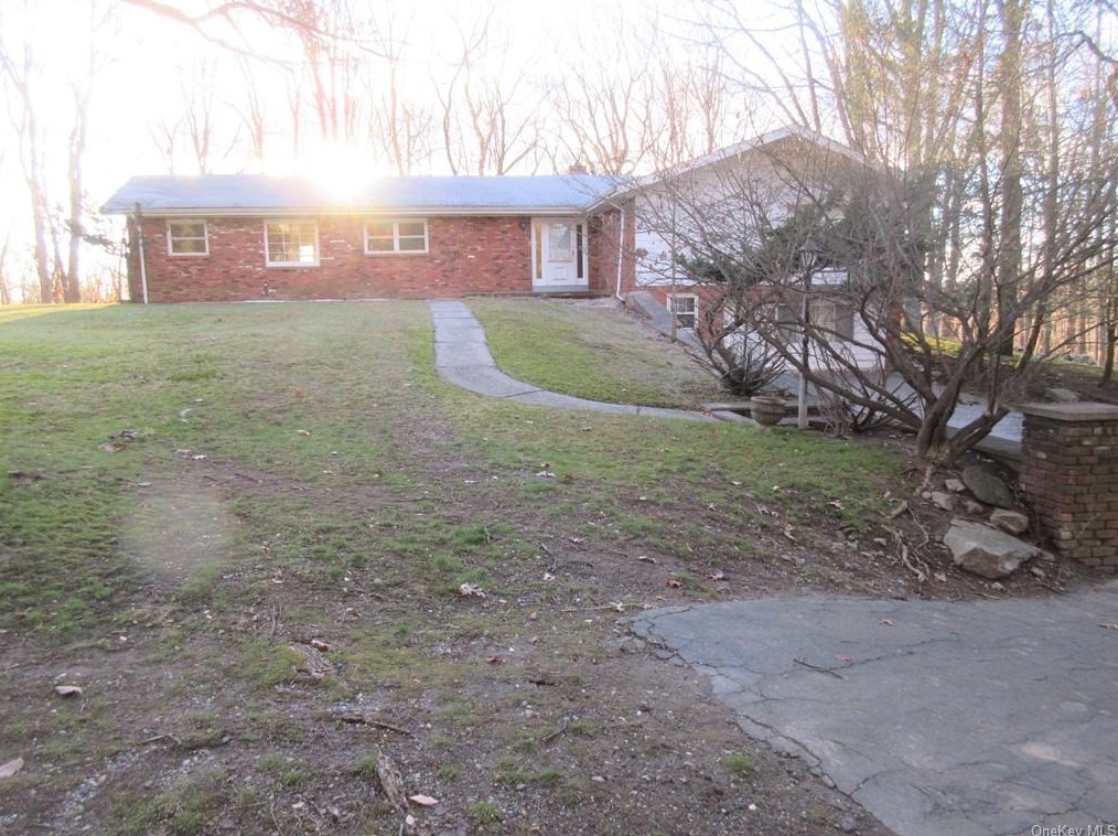 27 Adams Ct, Kent Lakes NY  10512-3000 exterior