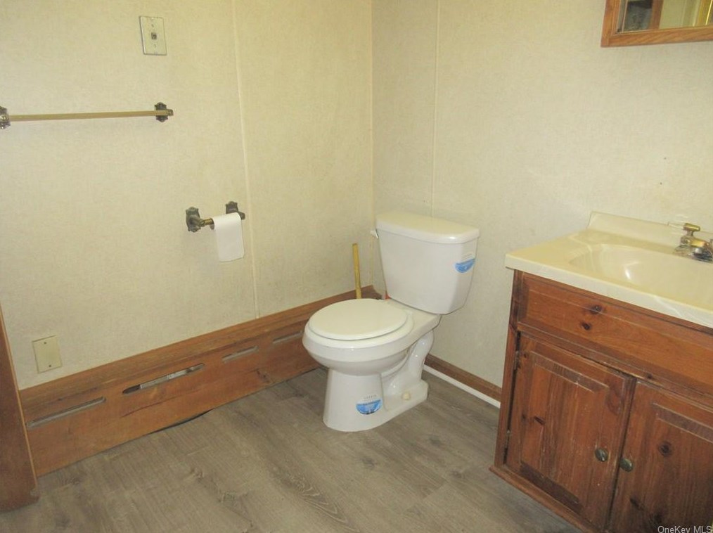 27 Adams Ct, Kent Lakes NY  10512-3000 exterior