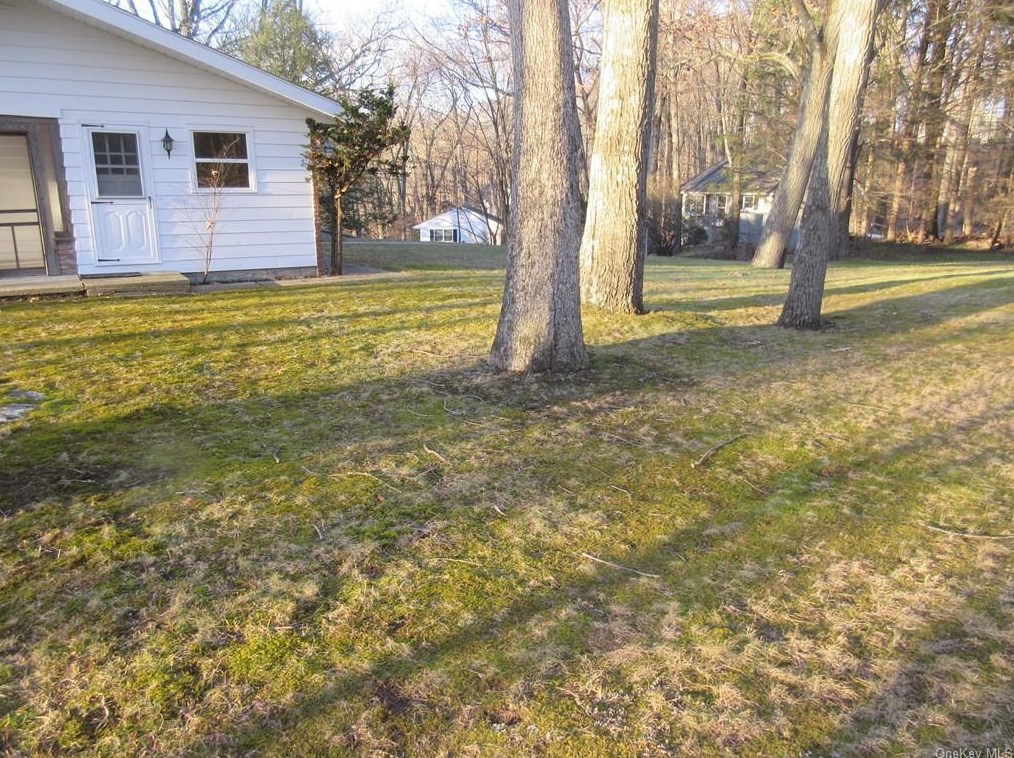 27 Adams Ct, Kent Lakes NY  10512-3000 exterior