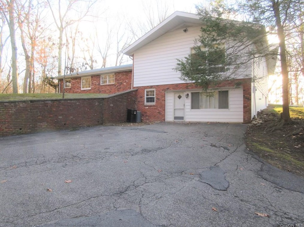 27 Adams Ct, Kent Lakes NY  10512-3000 exterior