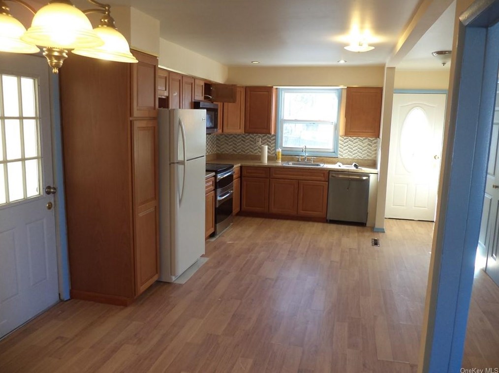 23 Beverly Trl, Monroe NY  10950-6922 exterior