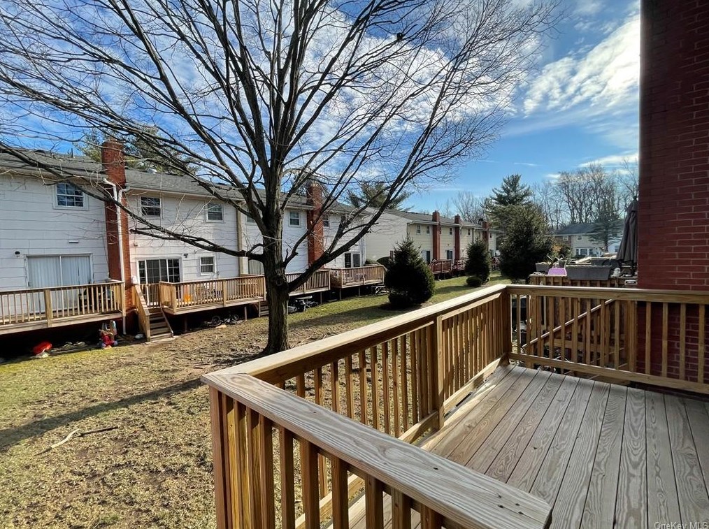 62 Alan Rd, Chestnut Ridge NY  10977-6048 exterior