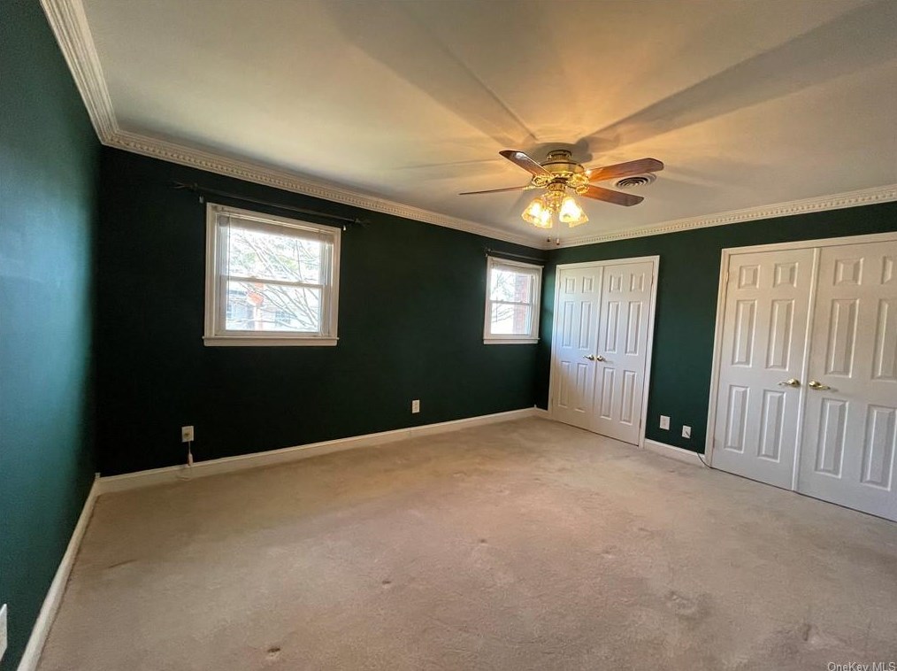 62 Alan Rd, Chestnut Ridge NY  10977-6048 exterior