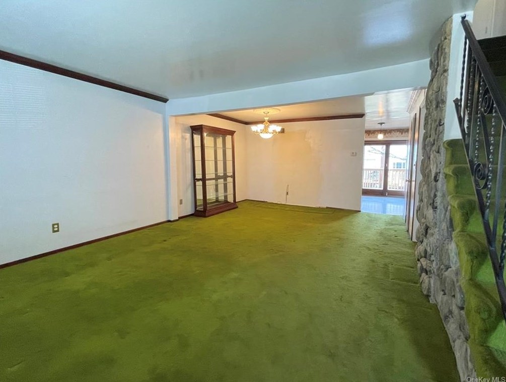 62 Alan Rd, Chestnut Ridge NY  10977-6048 exterior