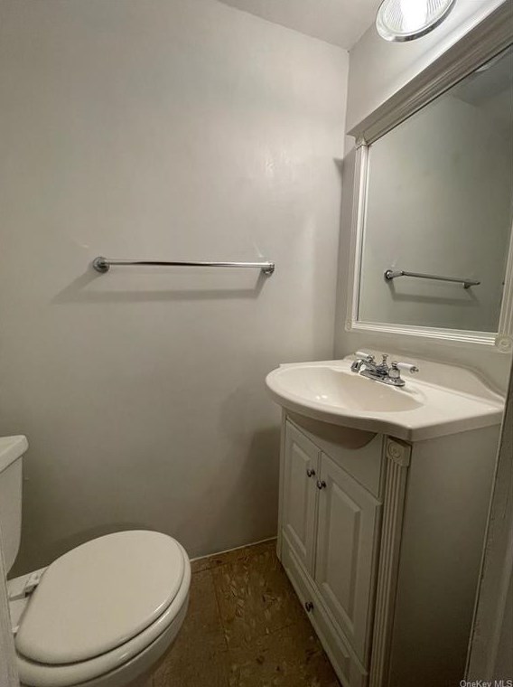 62 Alan Rd, Chestnut Ridge NY  10977-6048 exterior