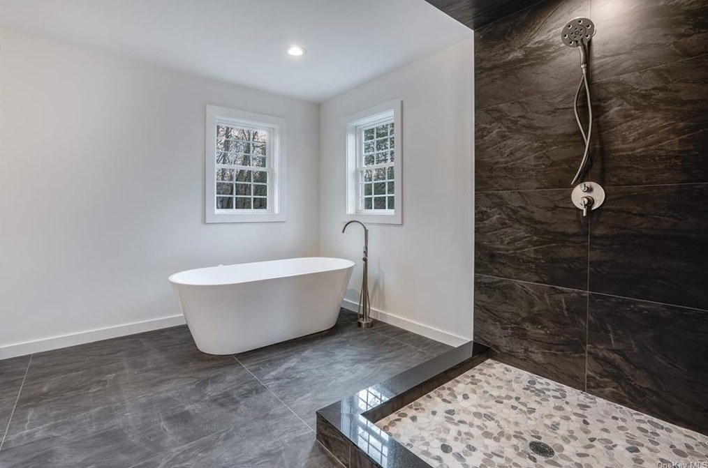 3 Trotter Ln, Poughkeepsie NY  12603-4243 exterior